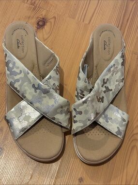 Clarks Collection Metallic Camo Cross-Strap Slide Sandals - Beige/Tan